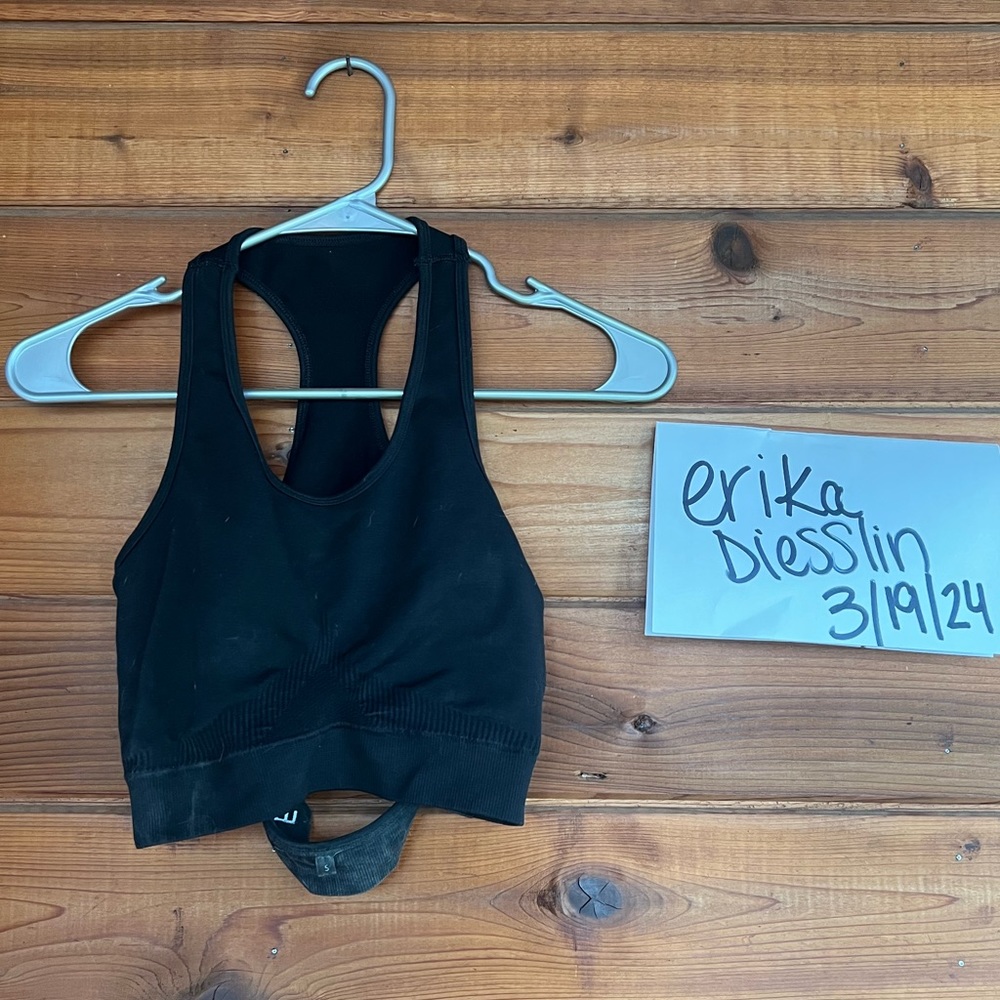 Alphalete Bra with keyhole back